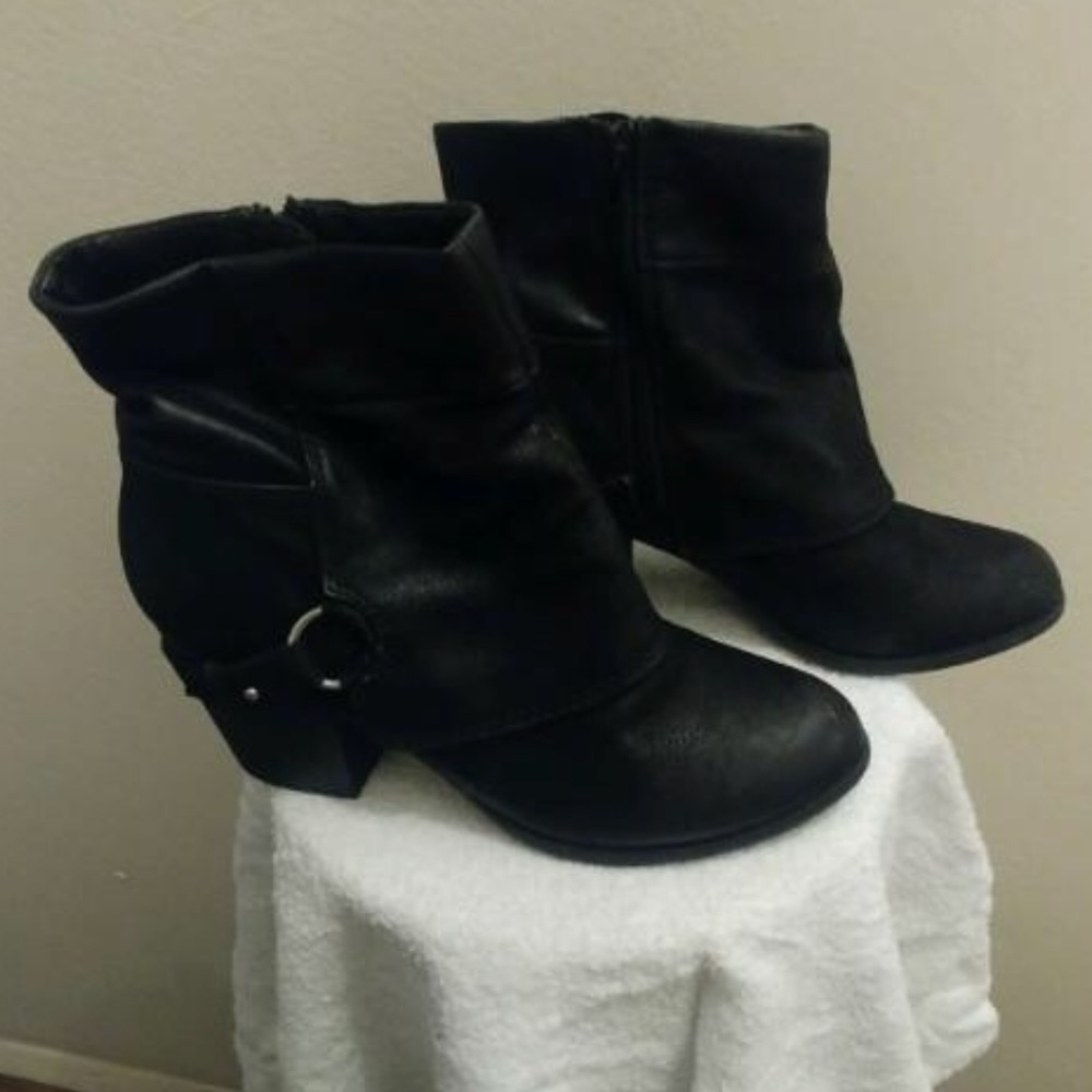 Fergalicious black booties with side zipper